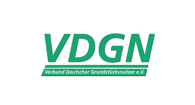Das Bild zeigt das grüne Logo „VDGN“ mit dem ausgeschriebenen Text „Verband Deutscher Grundstücksnutzer e. V.“ auf weißem Hintergrund.