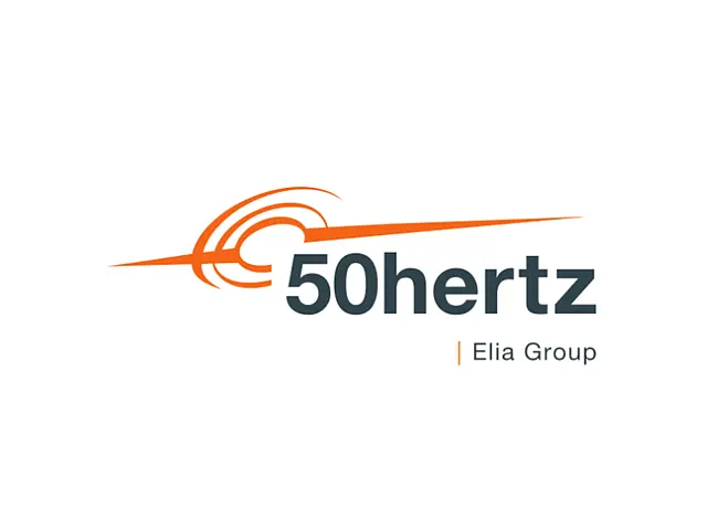 Logo von 50Hertz mit orangefarbener dynamischer Liniengrafik, dunklem Schriftzug „50hertz“ und dem Zusatz „Elia Group“ darunter. 