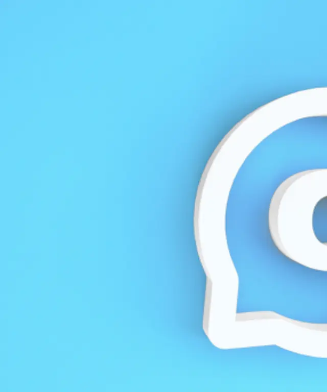 Weiße 3D‑Sprechblasen mit Q‑ und A‑Symbol auf blauem Hintergrund – modernes Icon für Fragen, Antworten, Support oder FAQ‑Bereiche.